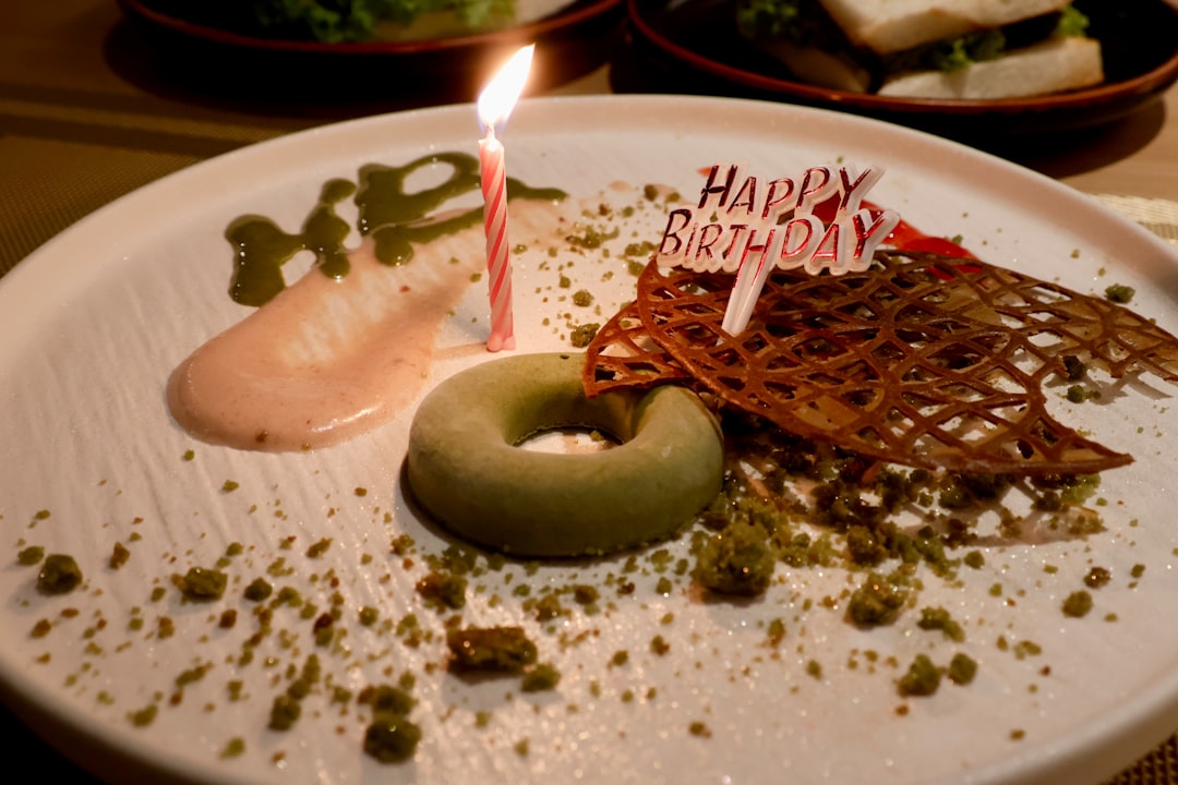 ハワイアンカフェの誕生日デザートプレート（HAPPY BIRTHDAYの飾りとキャンドル）